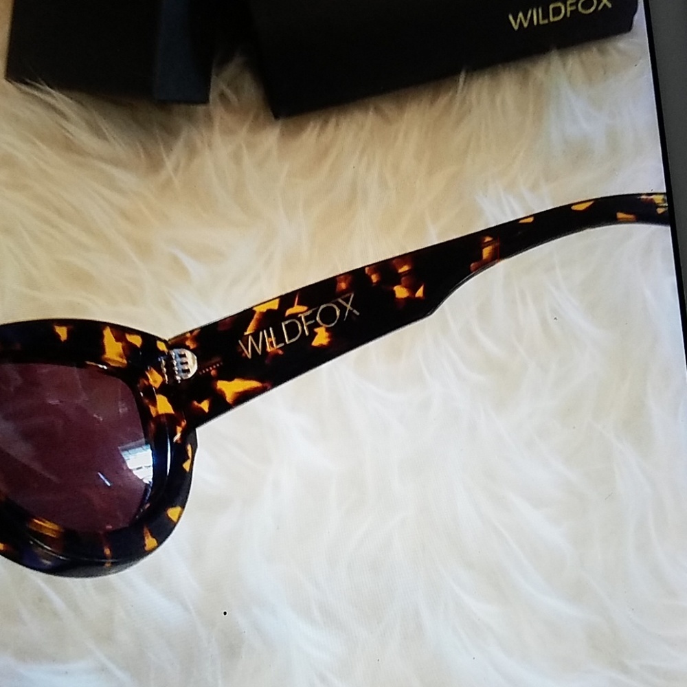 SSS❌❌❌❌SOLD Wildfox Kitten tortoise sunnies ! - Picture 5 of 6
